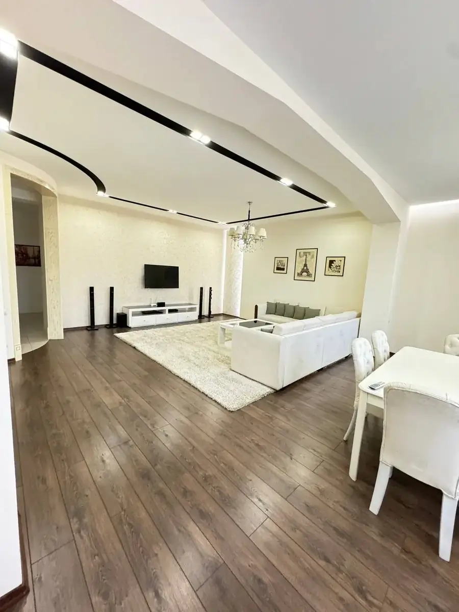 Ijaraga 3 xonali kvartira − 125 m²