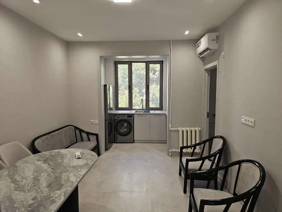 Сдается 3-комнатная квартира − 50 м²