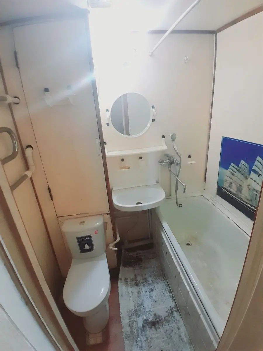 1 xonali kvartira sotiladi − 42 m²