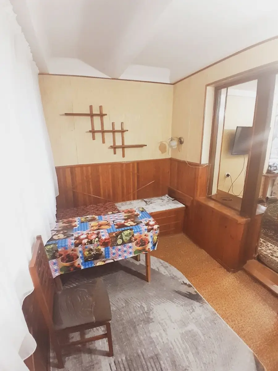 1 xonali kvartira sotiladi − 42 m²