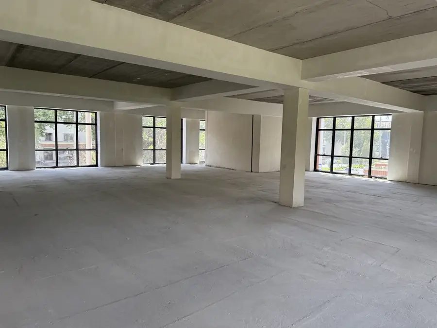 Сдается офис − 1228 м²