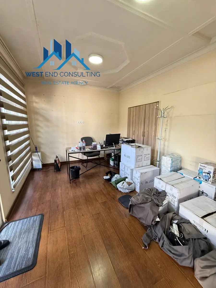 1 qavatli uy − 400 m², 4 sot. 