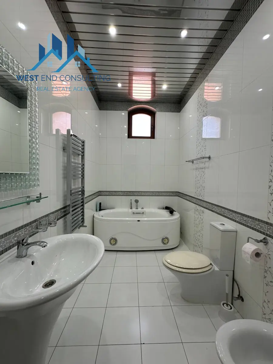 Ijaraga 3 qavatli uy − 400 m²