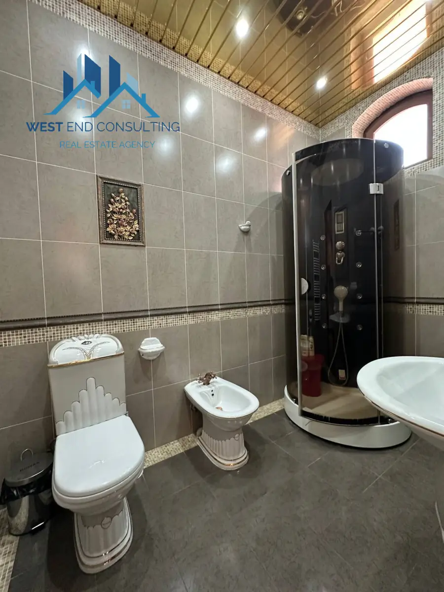 Ijaraga 3 qavatli uy − 400 m²