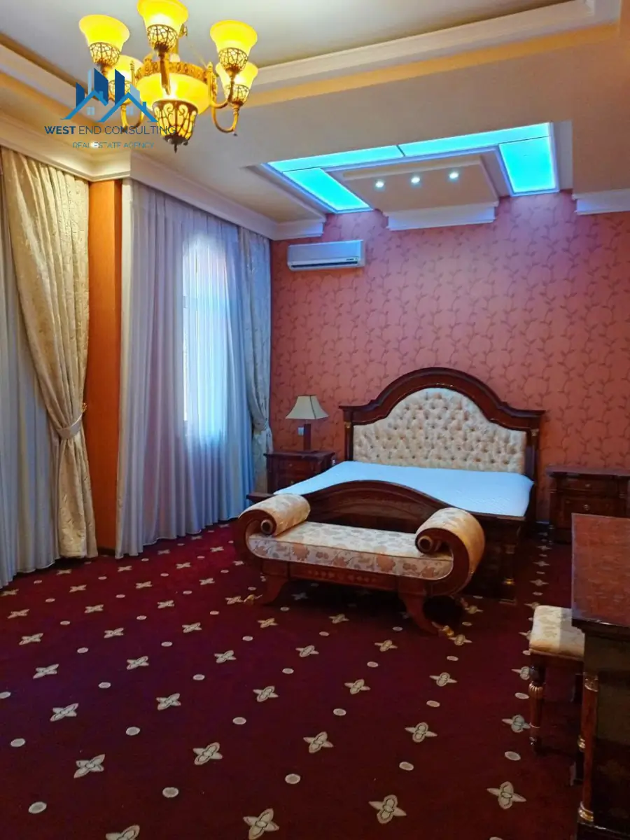 3 qavatli uy − 400 m², 7 sot. 