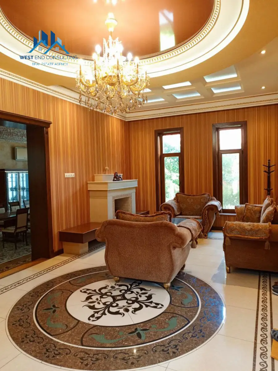 3 qavatli uy − 400 m², 7 sot. 