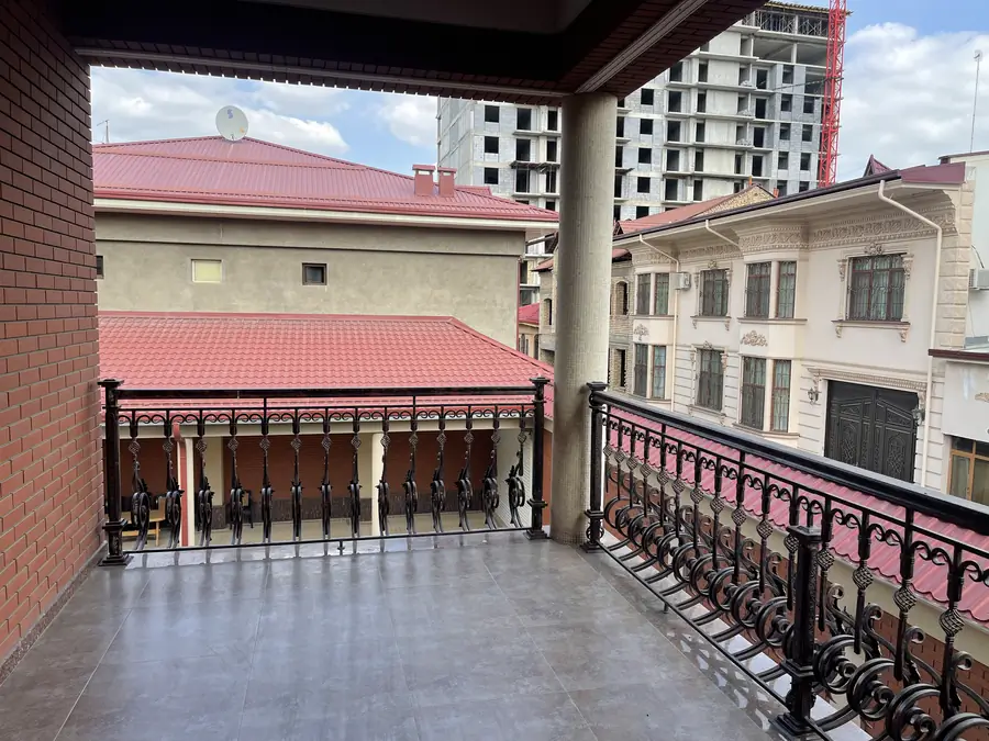 Ijaraga 2 qavatli uy − 331 m²