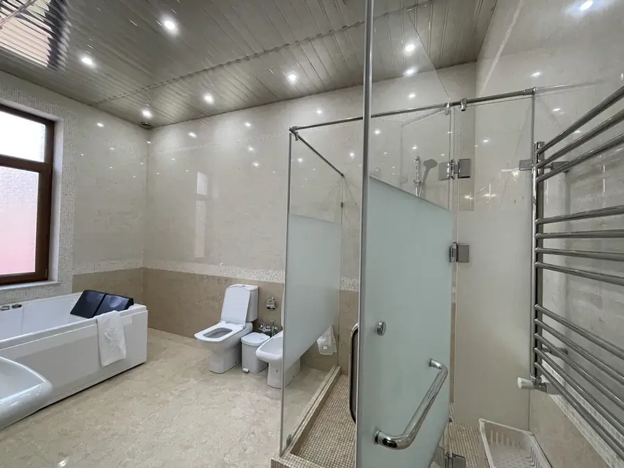 Ijaraga 2 qavatli uy − 331 m²