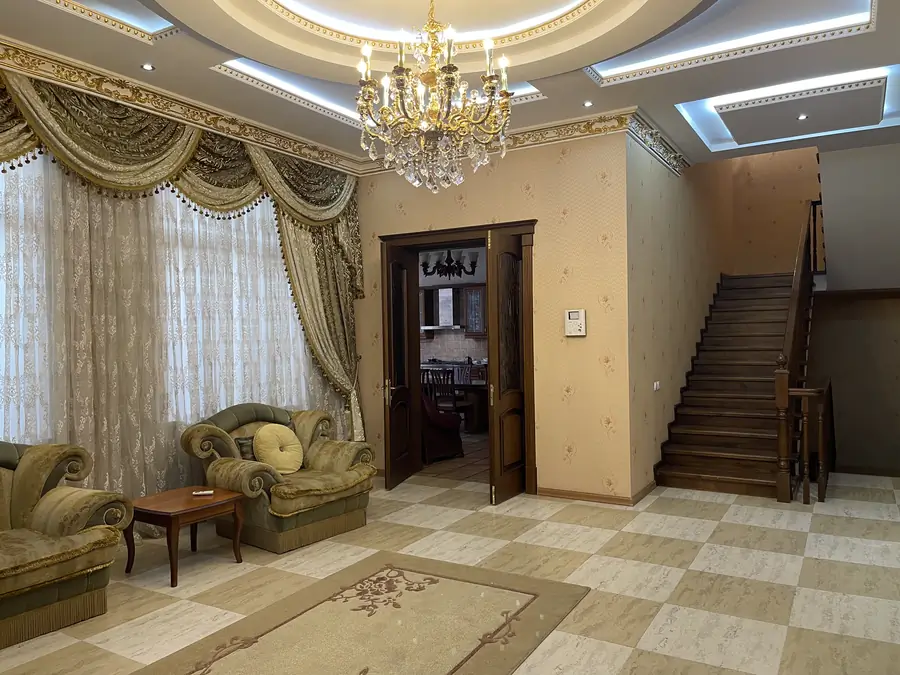 2 qavatli uy − 331 m², 5.5 sot. 