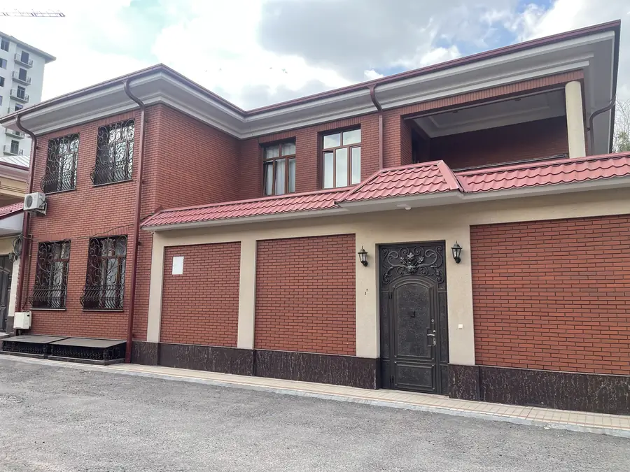 2 qavatli uy − 331 m², 5.5 sot. 