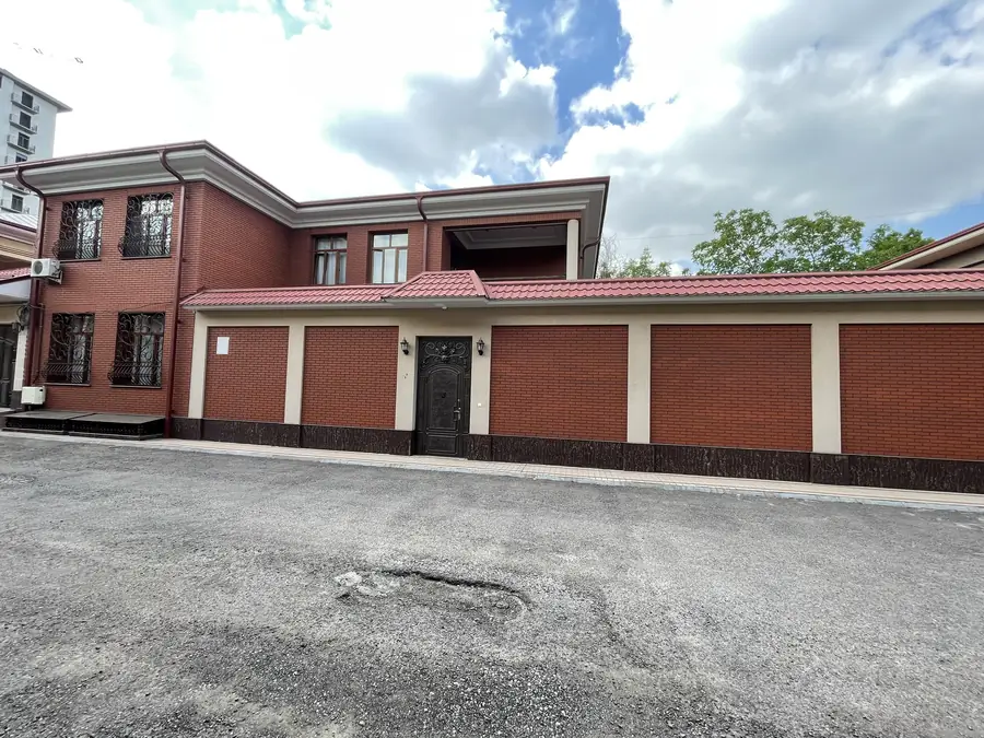 2 qavatli uy − 331 m², 5.5 sot. 