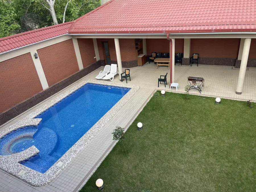 Ijaraga 2 qavatli uy − 331 m²