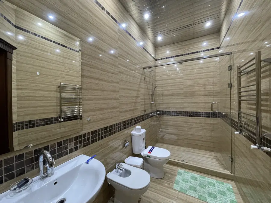 Ijaraga 2 qavatli uy − 331 m²