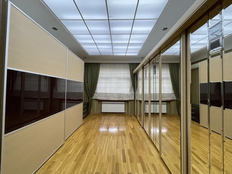 Ijaraga 2 qavatli uy − 331 m²