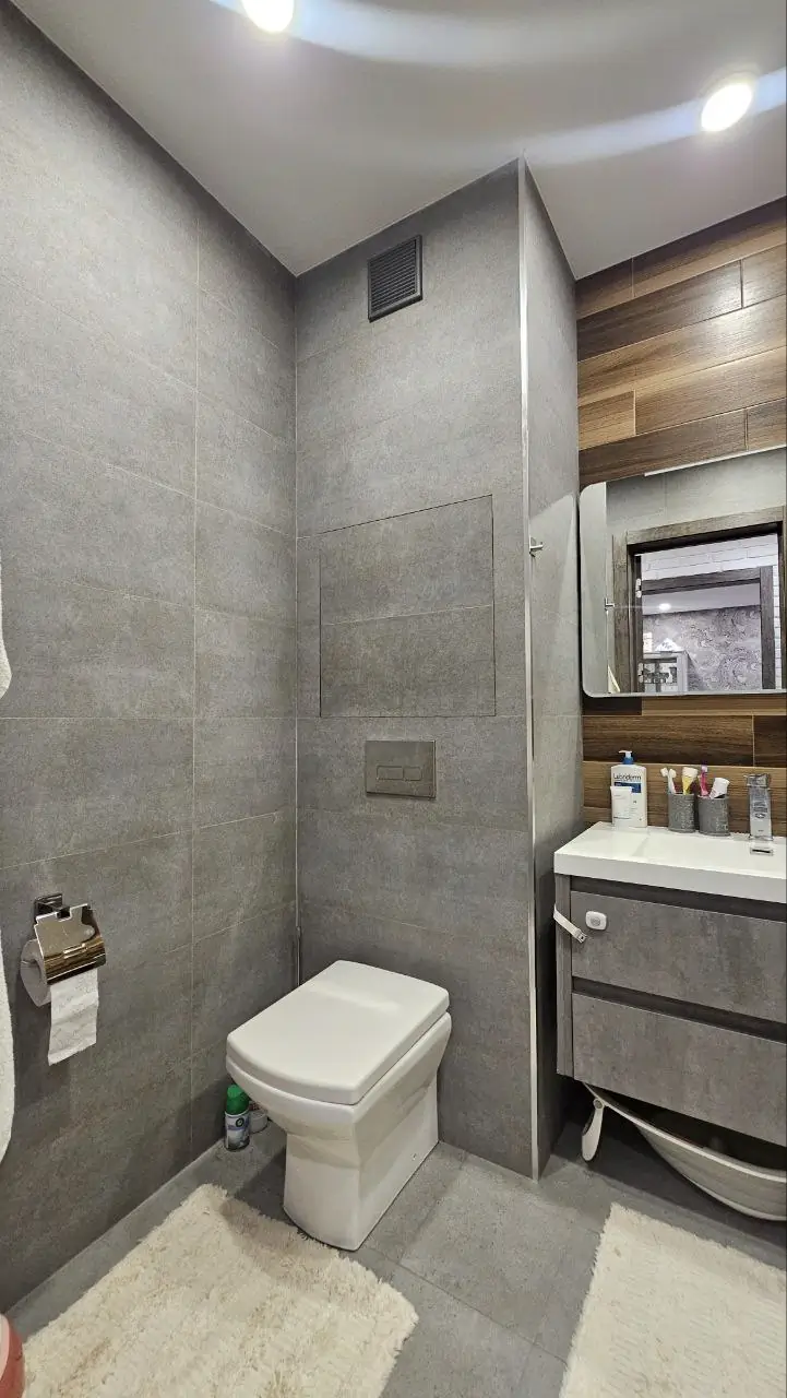 Продается 2-комнатная квартира − 60.5 м²