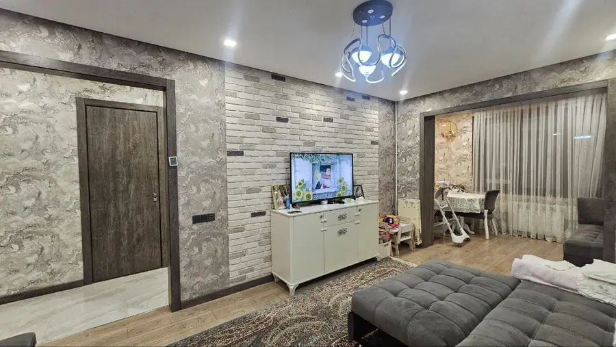 Продается 2-комнатная квартира − 60.5 м²