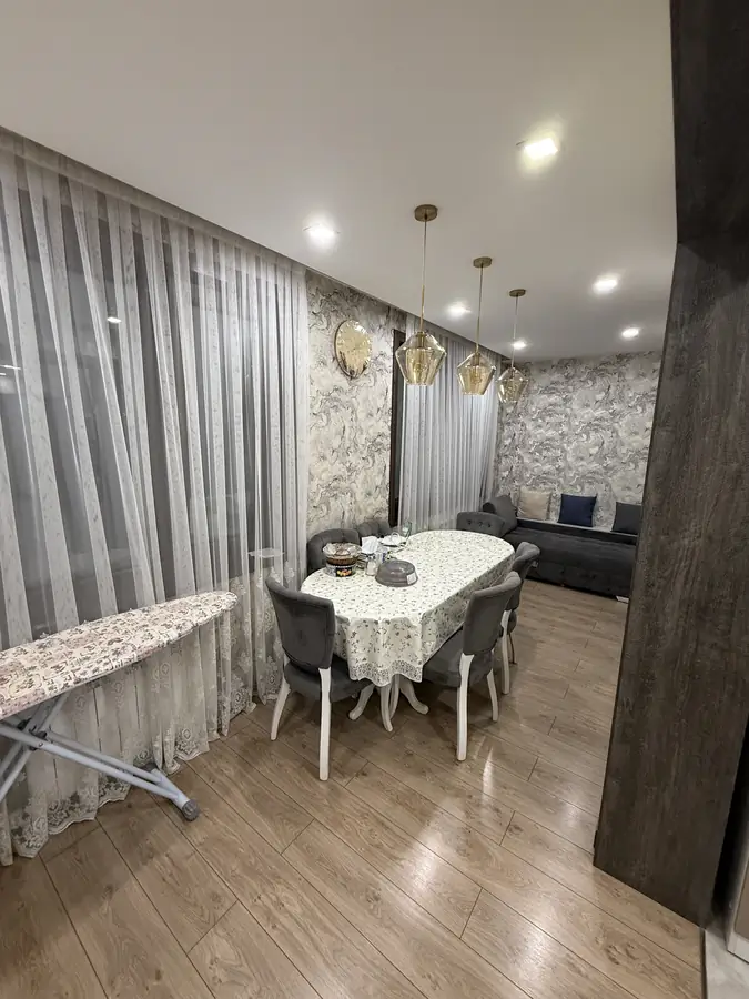 2-комнатная квартира − 60.5 м², 2/5 этаж