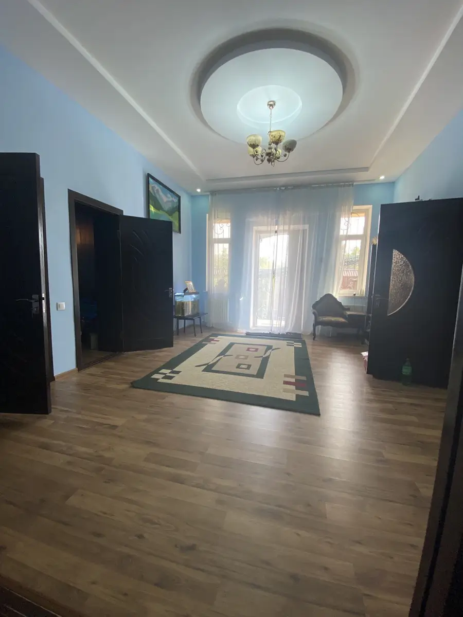 3 qavatli uy sotiladi − 265 m²