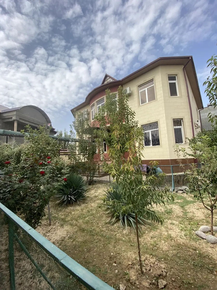 3 qavatli uy − 265 m², 6 sot.