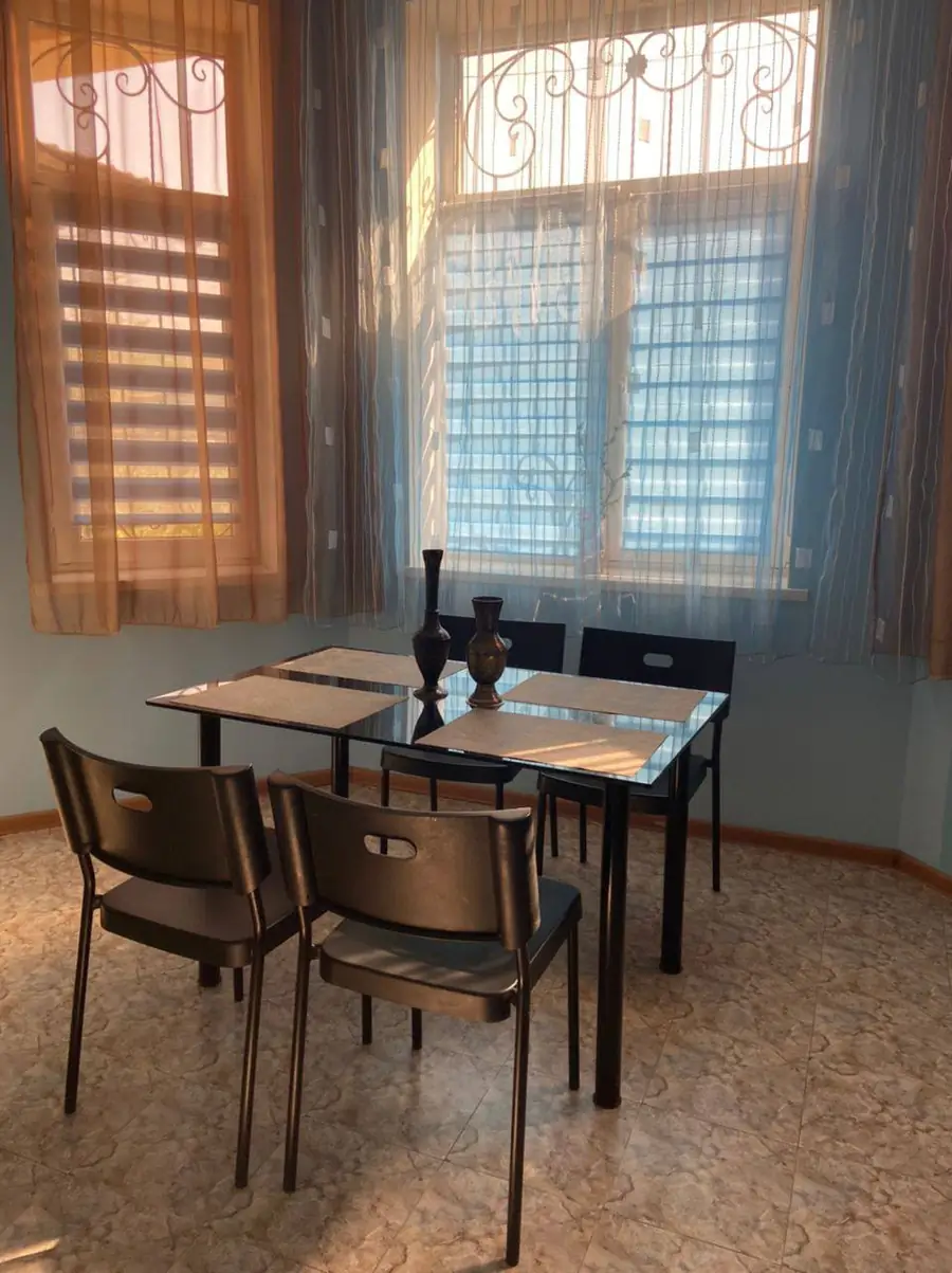 3 qavatli uy sotiladi − 265 m²