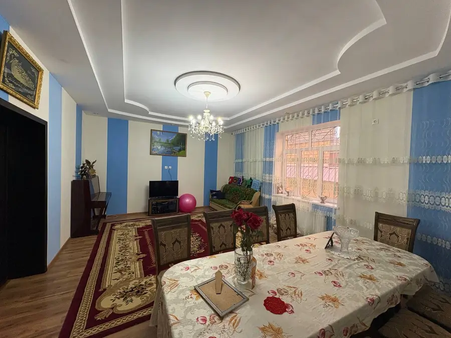 3 qavatli uy sotiladi − 265 m²
