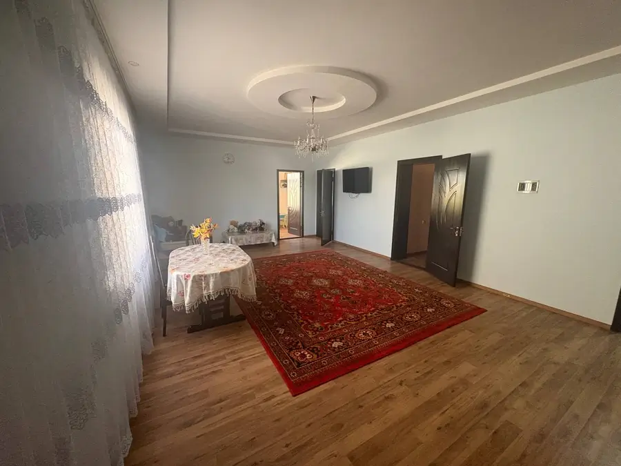 3 qavatli uy sotiladi − 265 m²