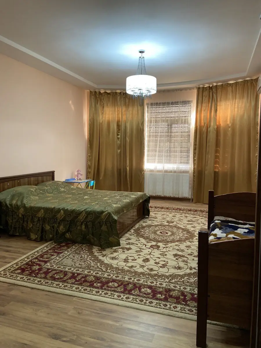 3 qavatli uy sotiladi − 265 m²