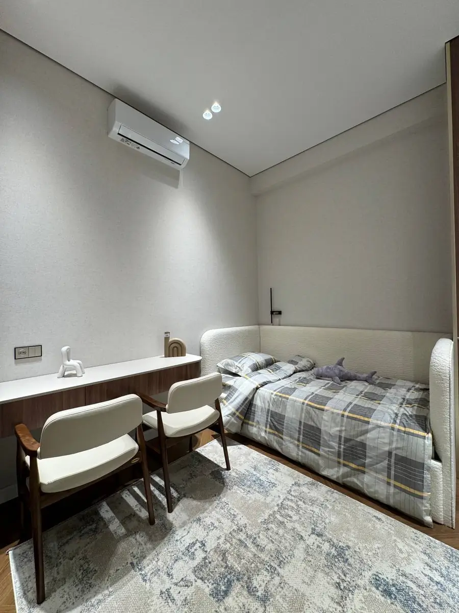 4 xonali kvartira − 130 m², 6/10 qavat