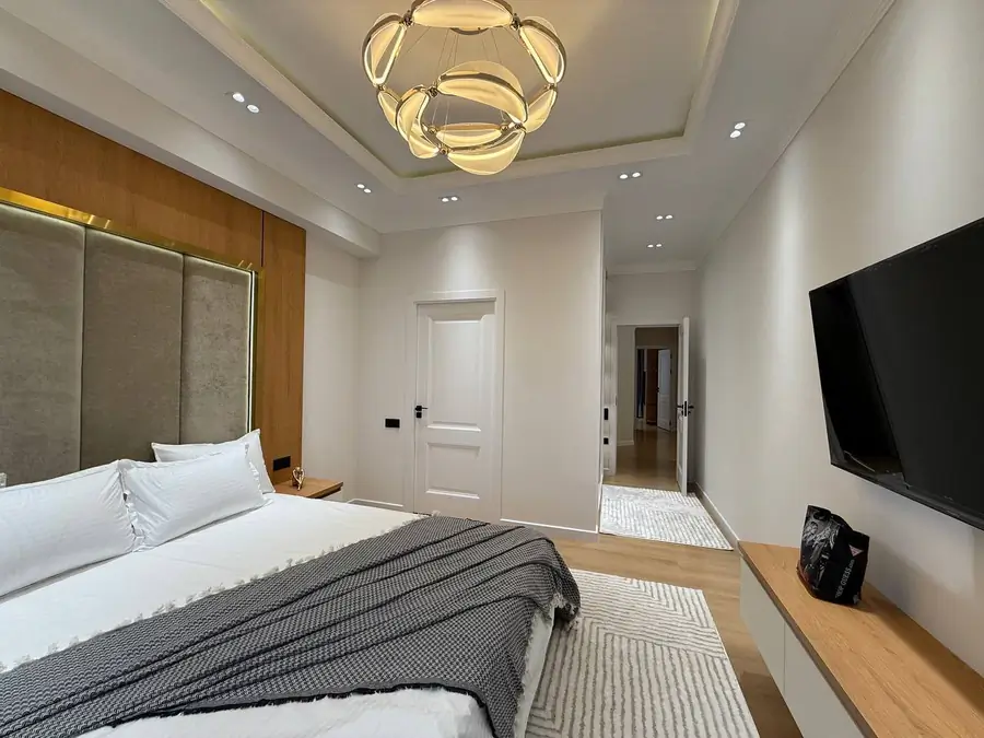 3 xonali kvartira − 130 m², 8/8 qavat