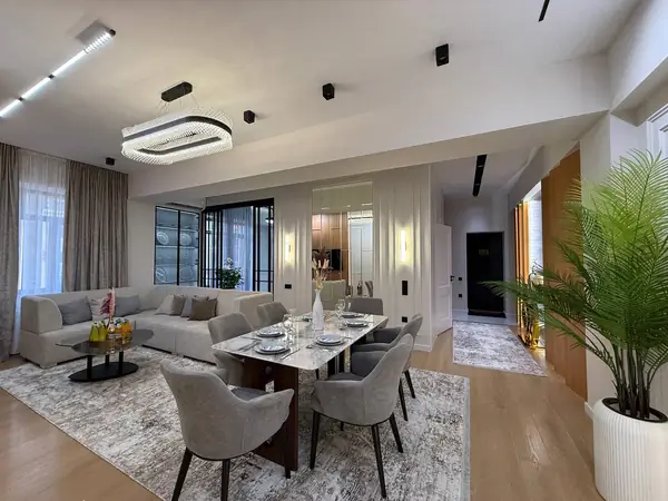 3-комнатная квартира − 130 м², 8/8 этаж