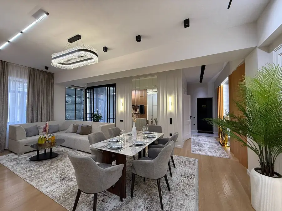 3 xonali kvartira − 130 m², 8/8 qavat