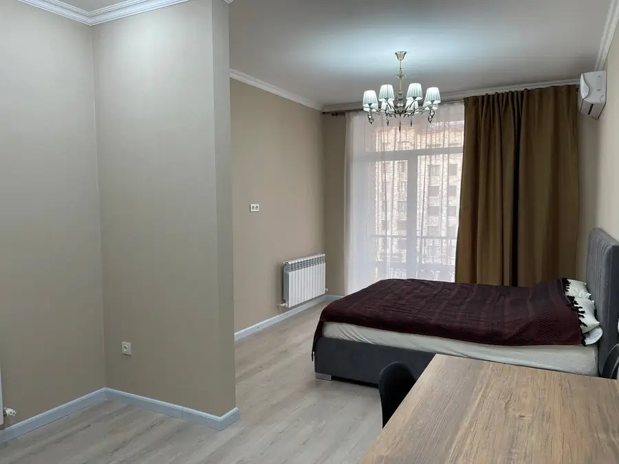 Продается 2-комнатная квартира − 70 м²