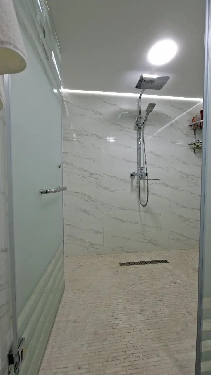 1 xonali kvartira sotiladi − 42 m²