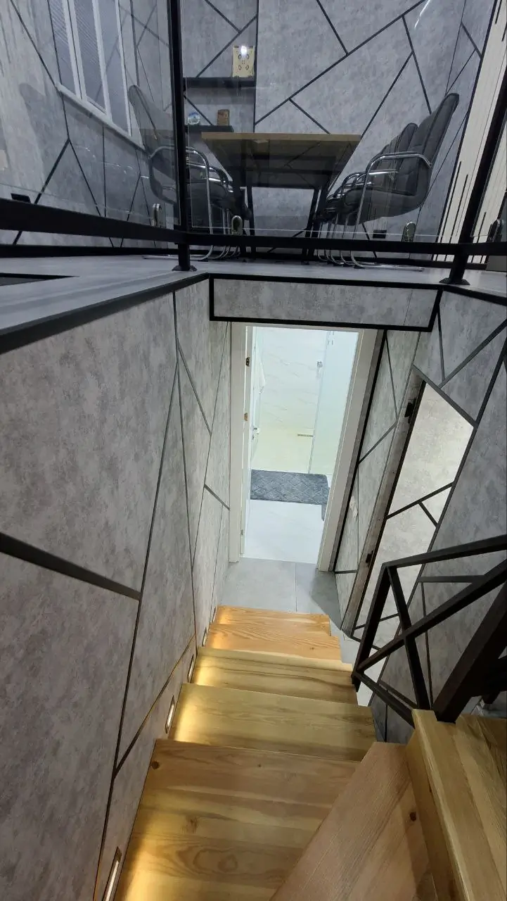 1 xonali kvartira sotiladi − 42 m²