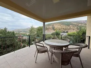 2-этажный дом − 180 м², 15 сот.