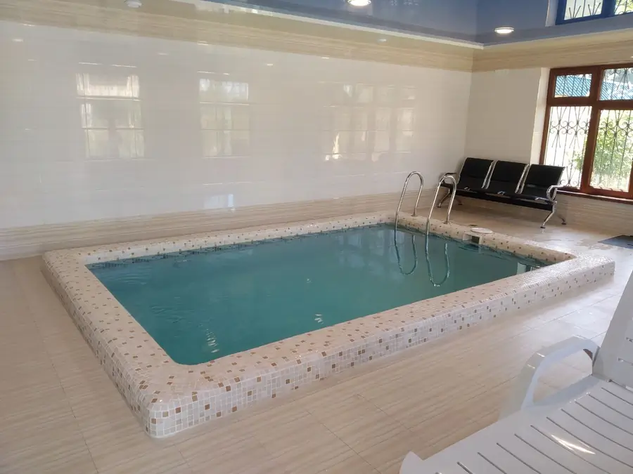 2 qavatli uy sotiladi − 180 m²