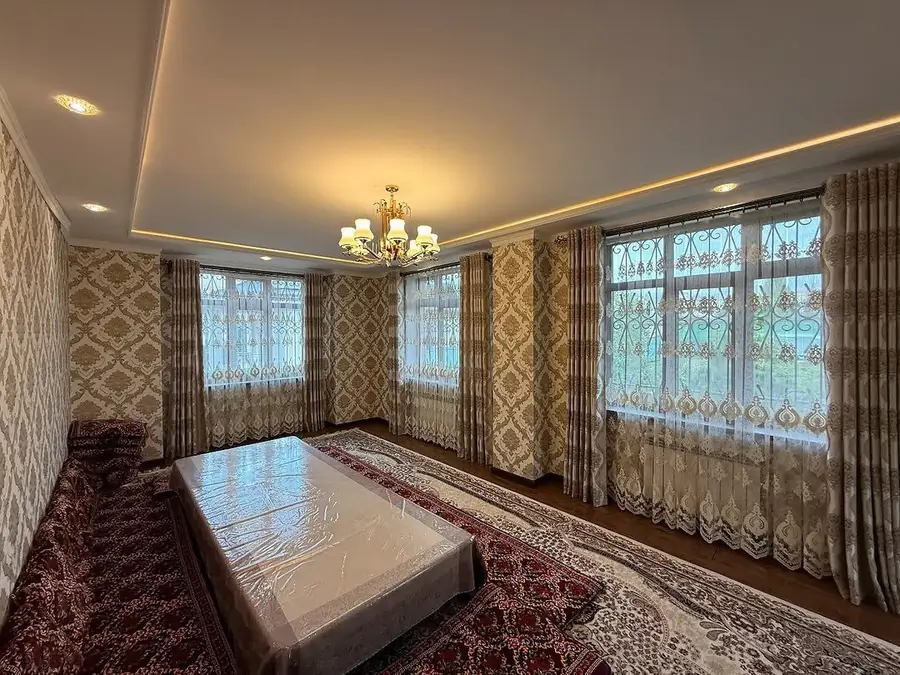 2 qavatli uy sotiladi − 180 m²