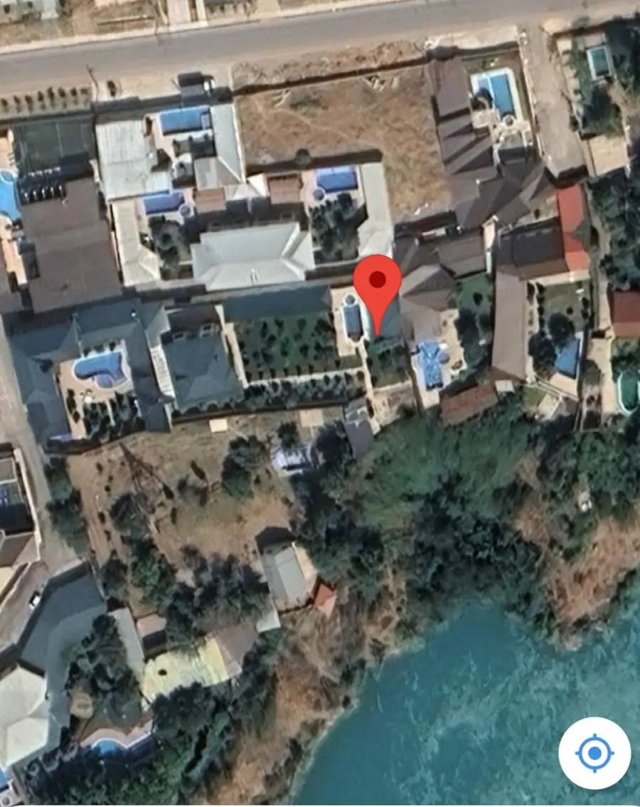 2-этажный дом − 180 м², 15 сот.