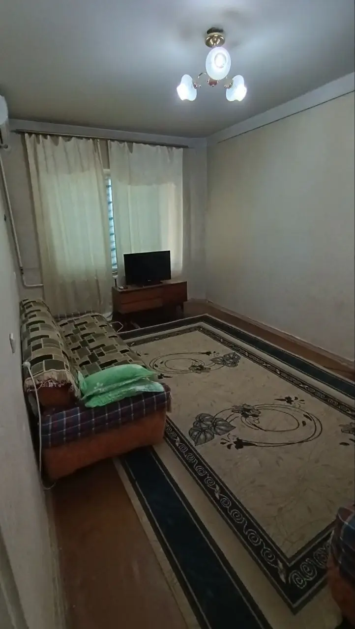 1 xonali kvartira sotiladi − 42 m²