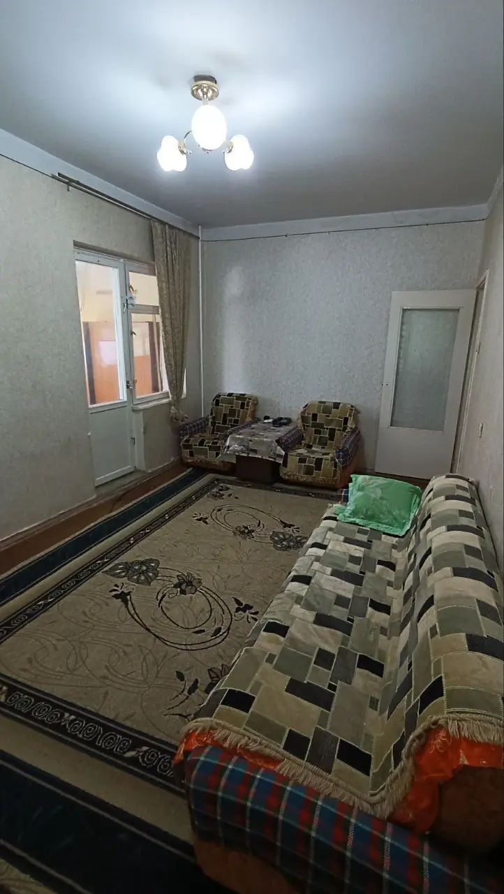 1 xonali kvartira sotiladi − 42 m²