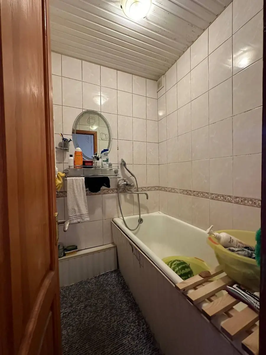 3 xonali kvartira sotiladi − 72 m²