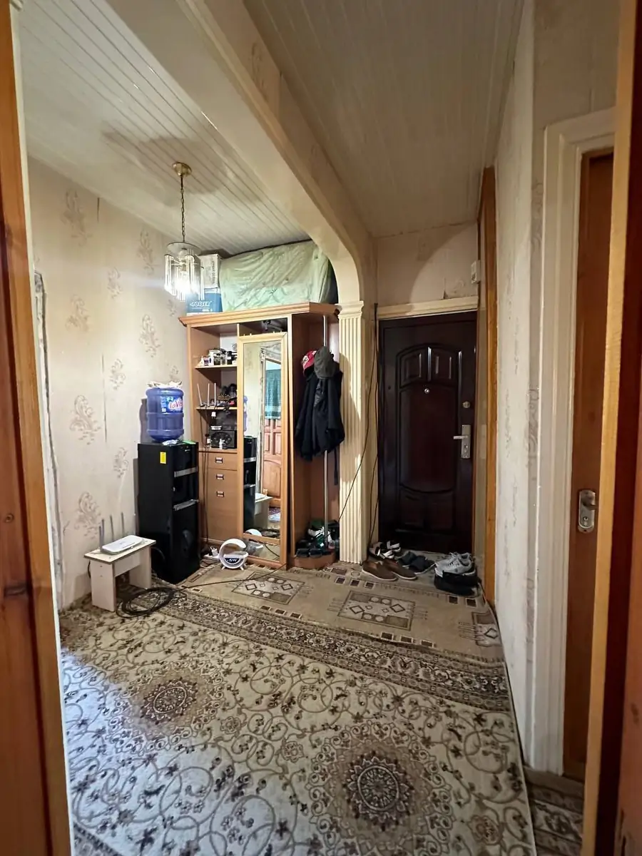 3 xonali kvartira sotiladi − 72 m²