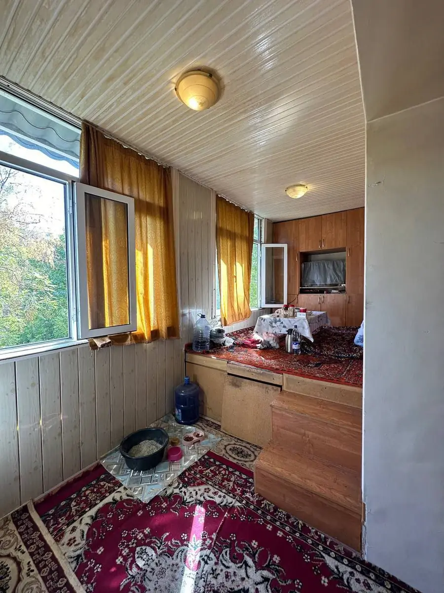 3 xonali kvartira sotiladi − 72 m²