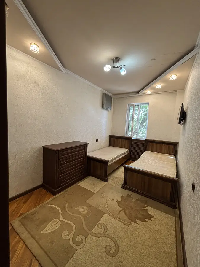 4 xonali kvartira sotiladi − 96 m²