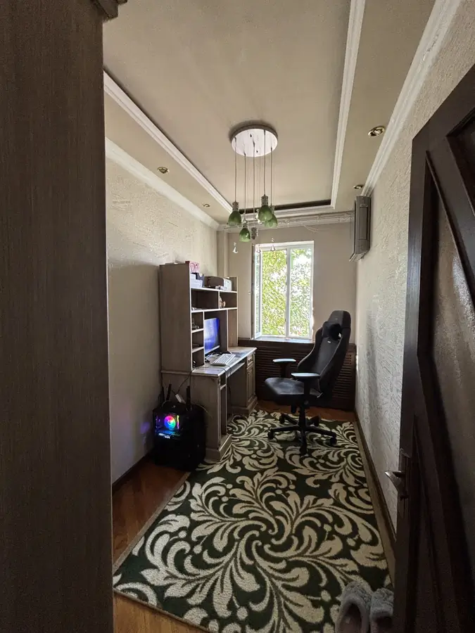 4 xonali kvartira sotiladi − 96 m²