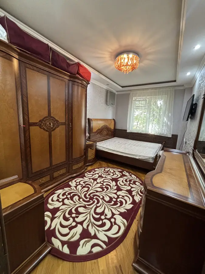 4 xonali kvartira sotiladi − 96 m²