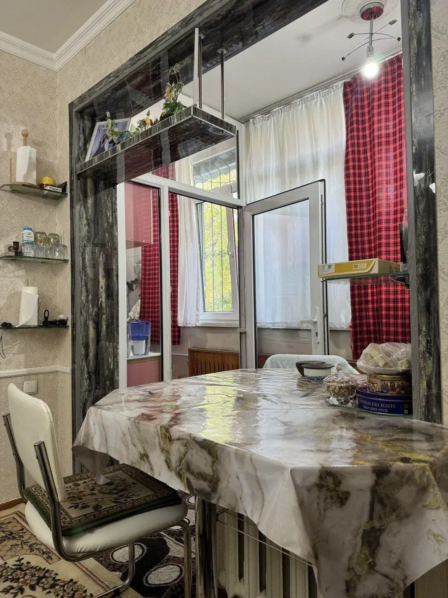 Ofis − 70 m², 1/4 qavat