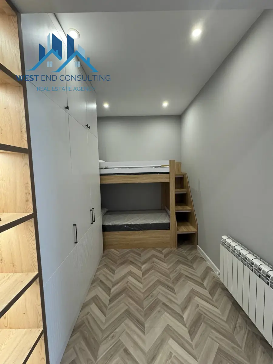 3 xonali kvartira sotiladi − 119 m²