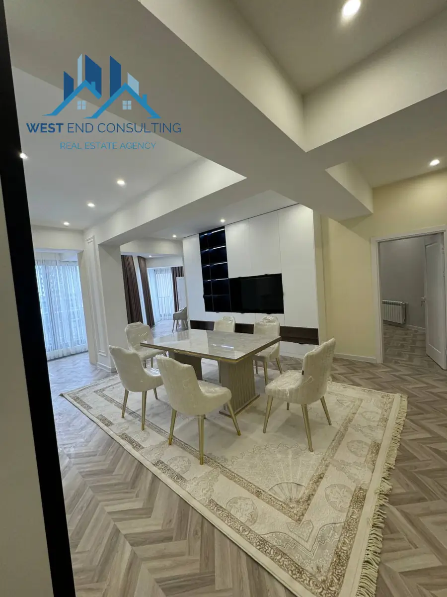 Сдается 3-комнатная квартира − 119 м²