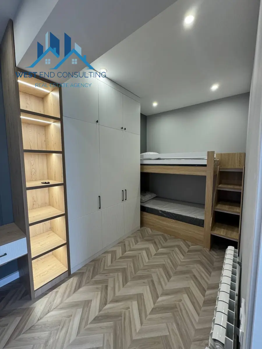 Сдается 3-комнатная квартира − 119 м²